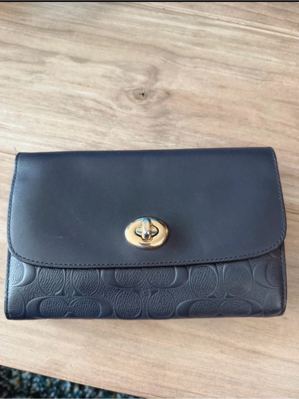 Classic Leather Turnlock Wallet Clutch in Black